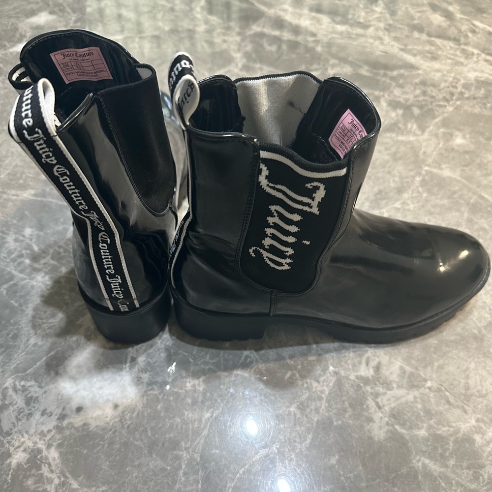 Juicy Couture One Up Ankle Lug Sole Chelsea Boots Black Size 8.5